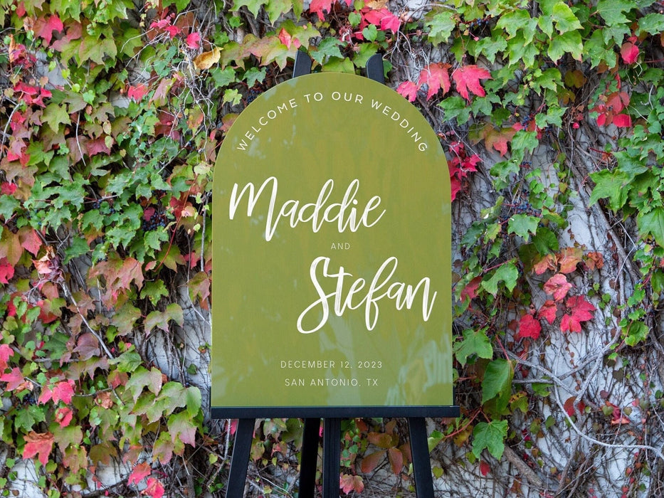 Personalized Arched Acrylic Wedding Welcome Sign (Design 4)