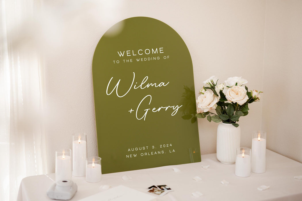 Personalized Arched Acrylic Wedding Welcome Sign (Design 2)